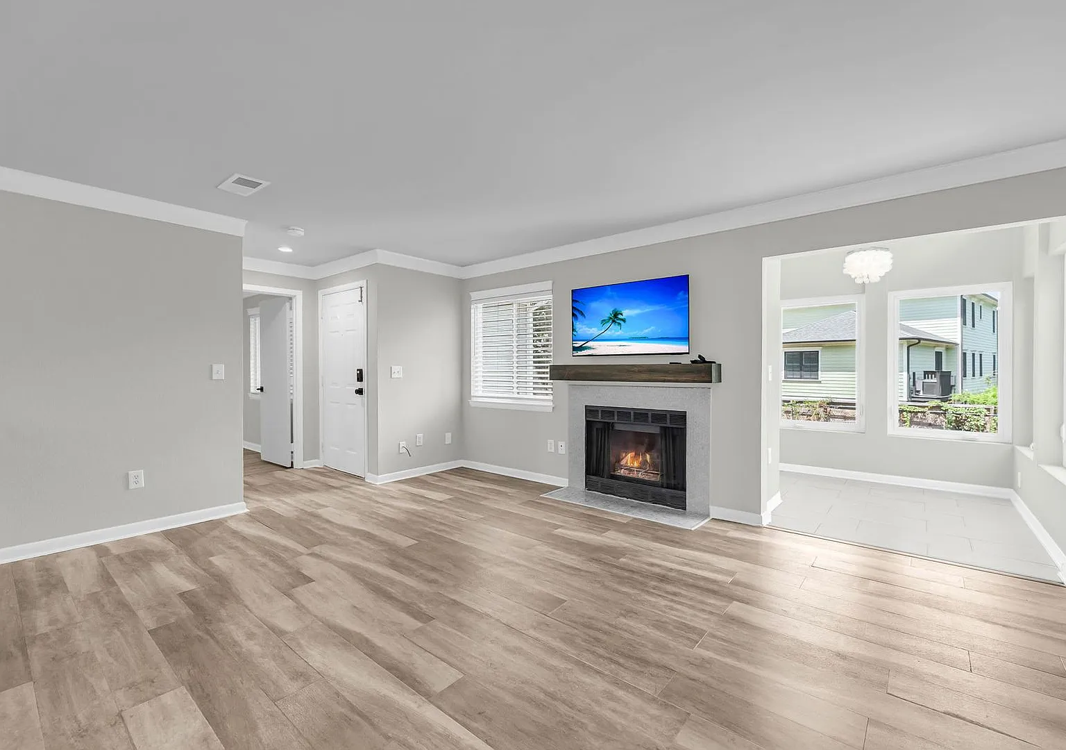 Entire Month Of September Free! Fully Renovated 2br/2ba With Sunroom Minutes From Waterfront Park... — Photo 4