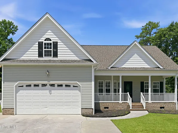 204 Wedgefield Circle, Maple Hill, NC 28454