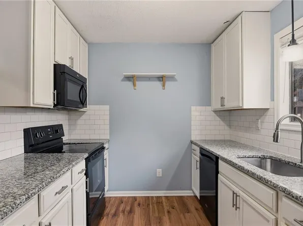118 Cloister Oaks Cir, Winston Salem, NC 27127