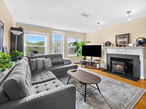 1757 Beacon St #3A, Brookline, MA 02445