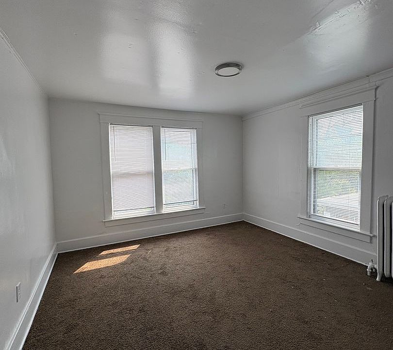 2nd image of 119 College Pl #F13321849
