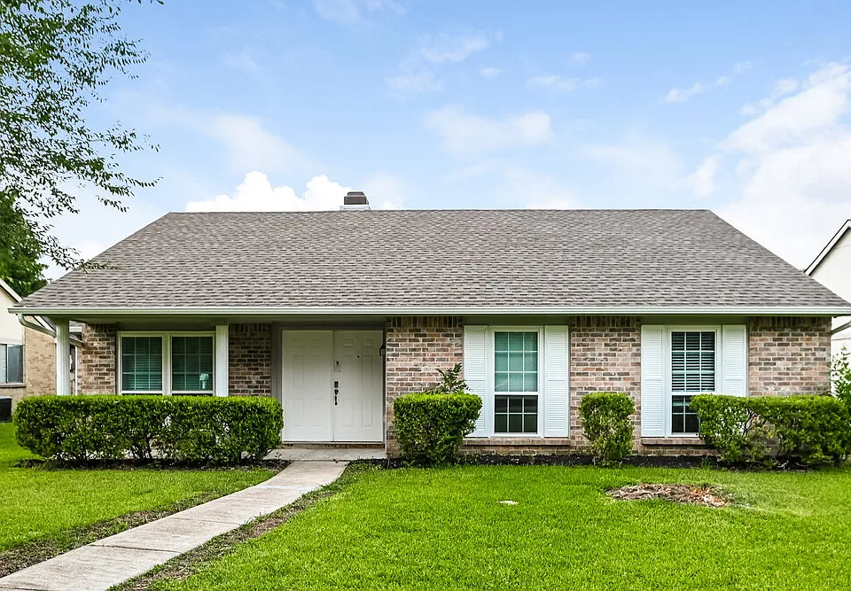 1814 Uvalde St