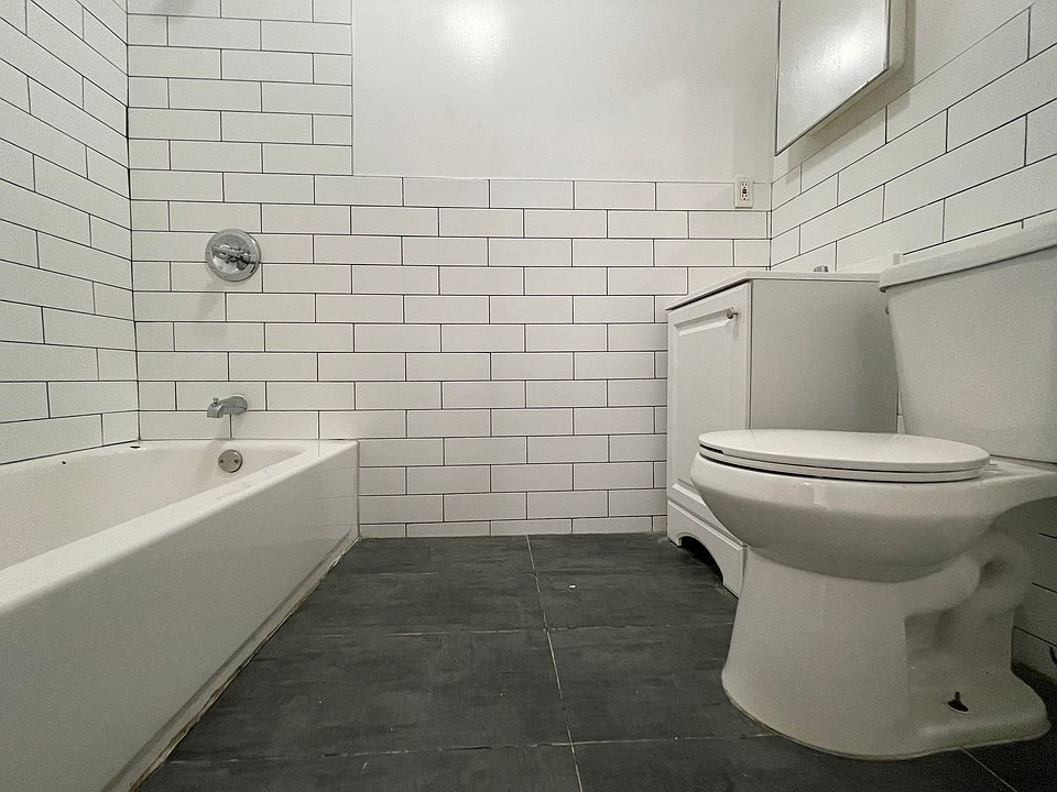 2nd image of 25 Stuyvesant Ave #16E