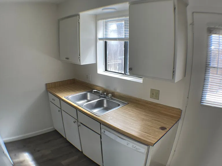 2110 N East St — Photo 10
