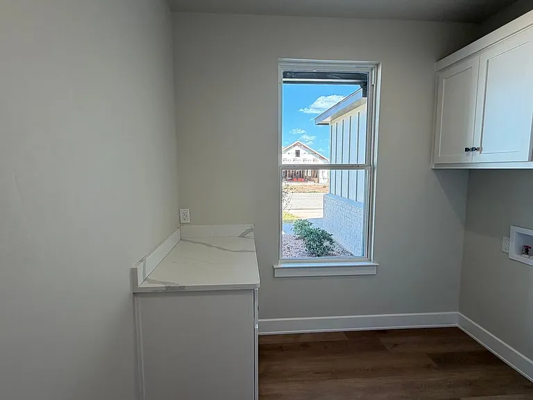 7802 Enderby Ln — Photo 11