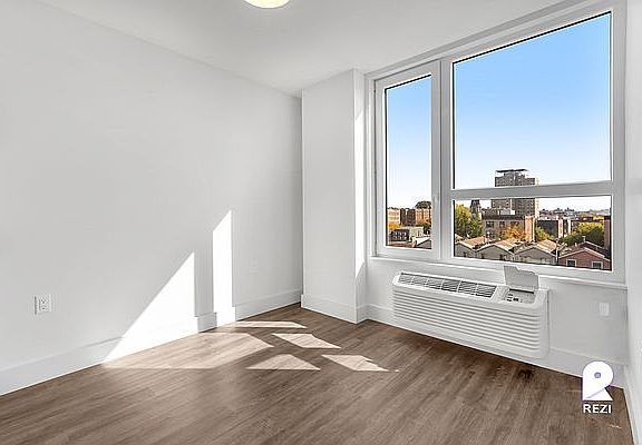 4th image of 2069 Honeywell Ave APT 7A