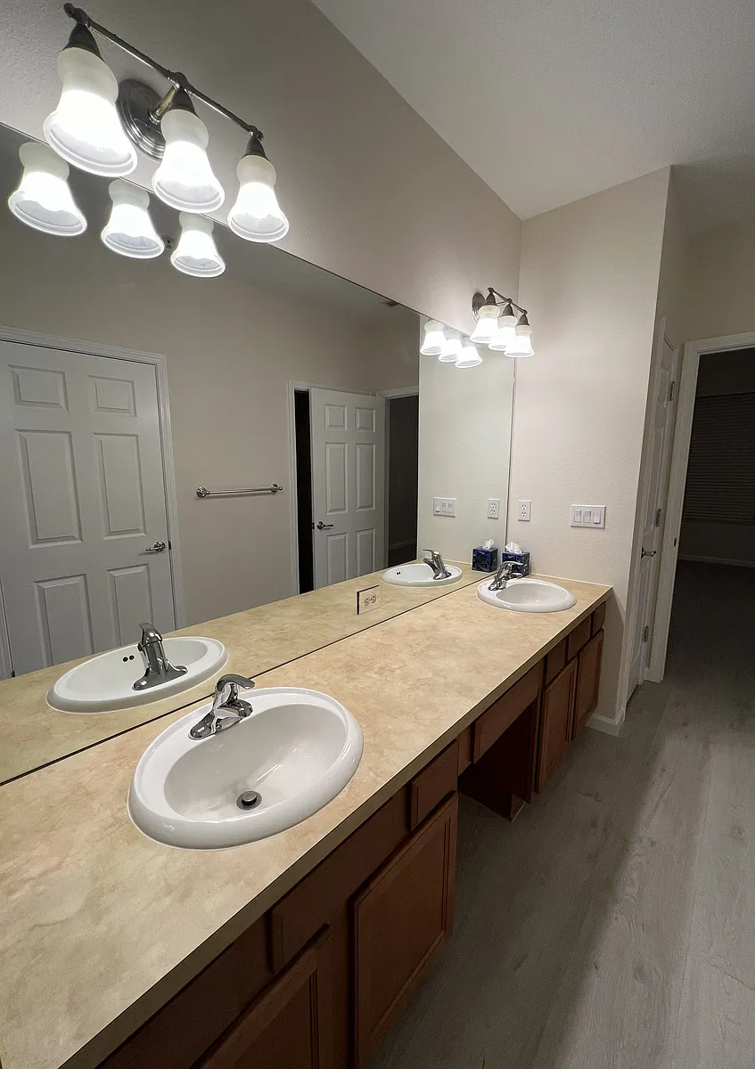 Building Photo - 2128 River Turia Cir