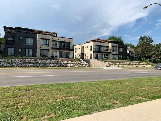 1st image of 450 W Stadium Blvd