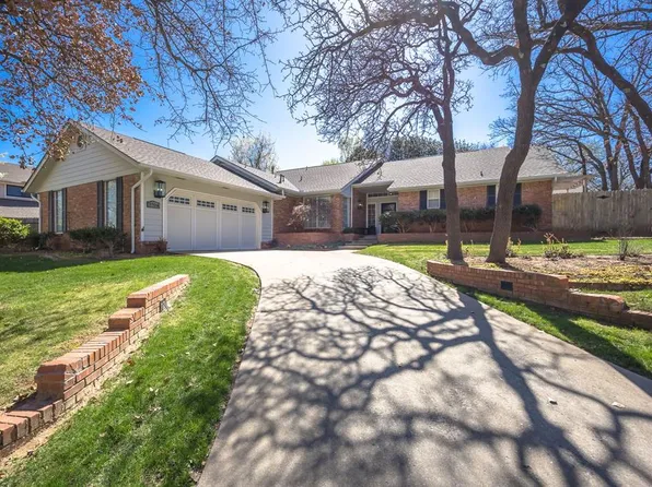 3704 N Coachlight Dr, Edmond, OK 73013