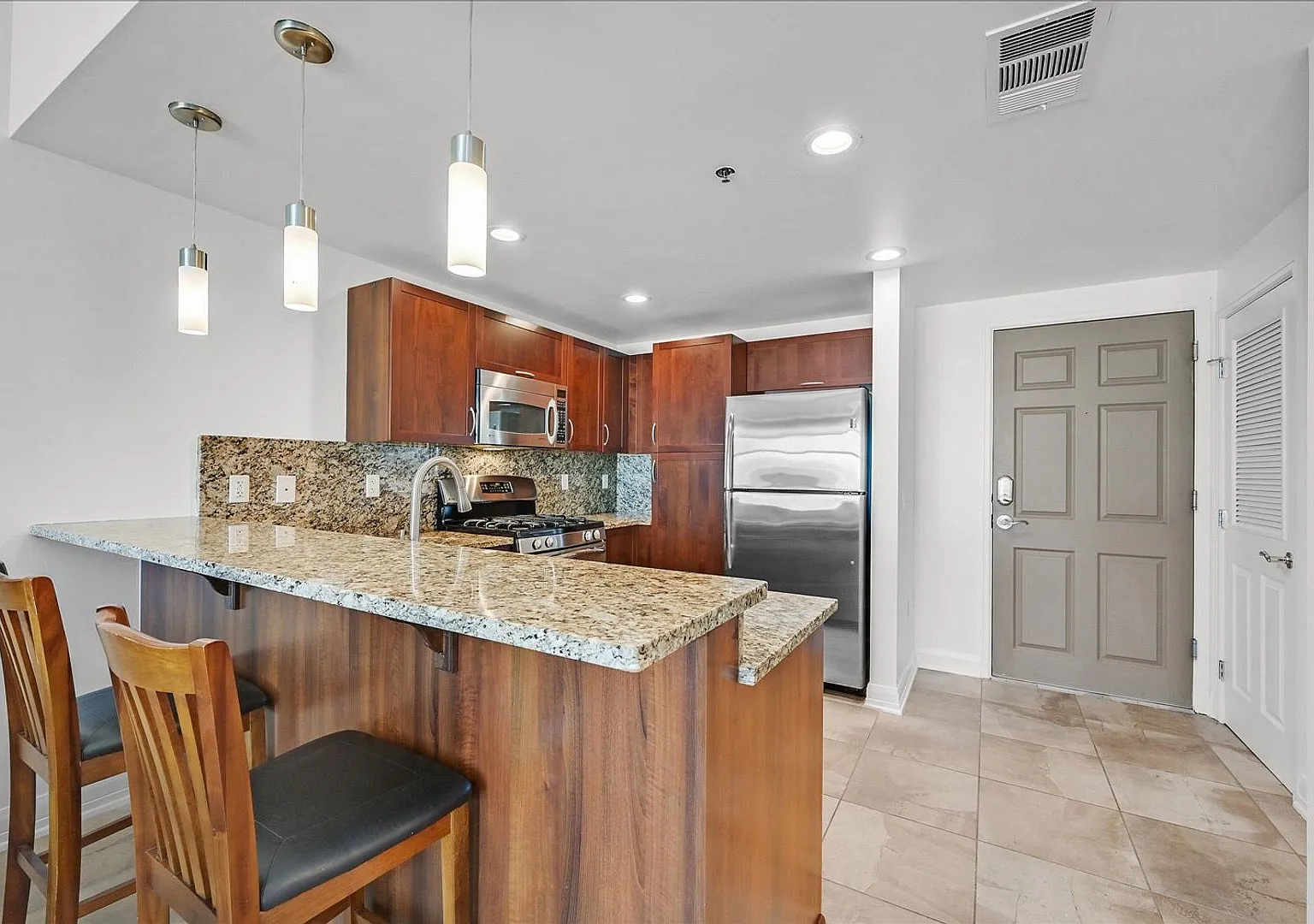 Luxury High-Rise Condo on Downtown Fremont Street! — Photo 3