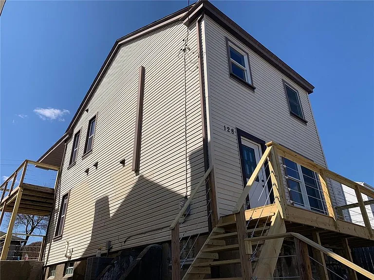 128 Weber Way — Photo 1