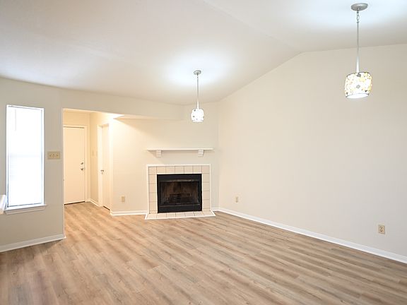 2nd image of 1003 Crockett St #B