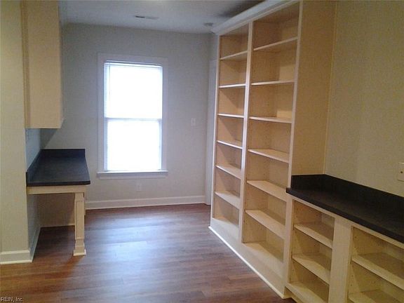 4th image of 809 Beacon Hill Pl