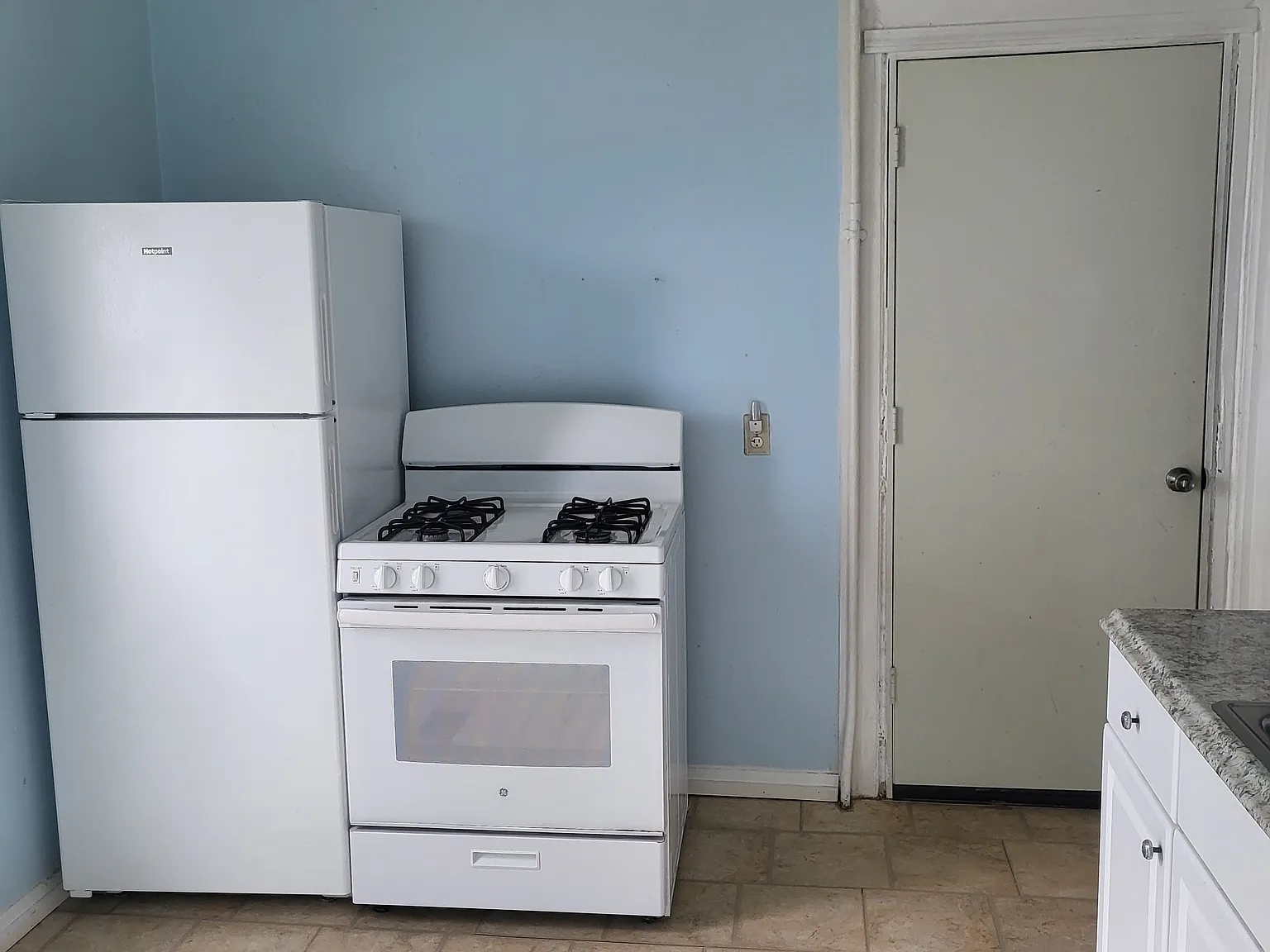 2 bed, 750 sqft, $850 — Photo 2