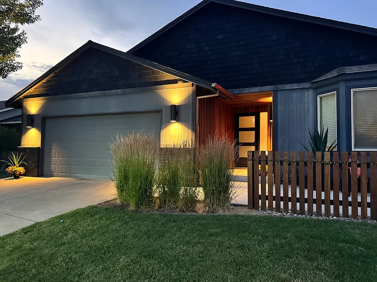 20577 Prospector Loop — Photo 1