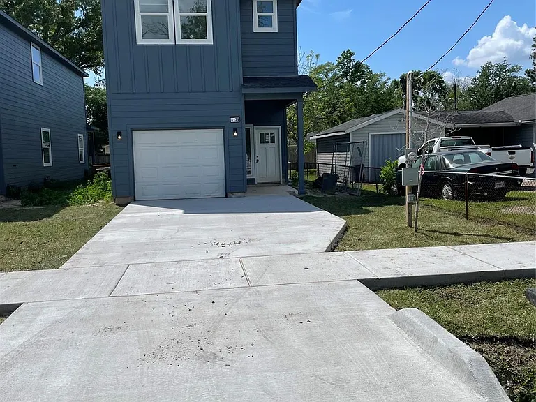 8127 Hoffman St — Photo 1