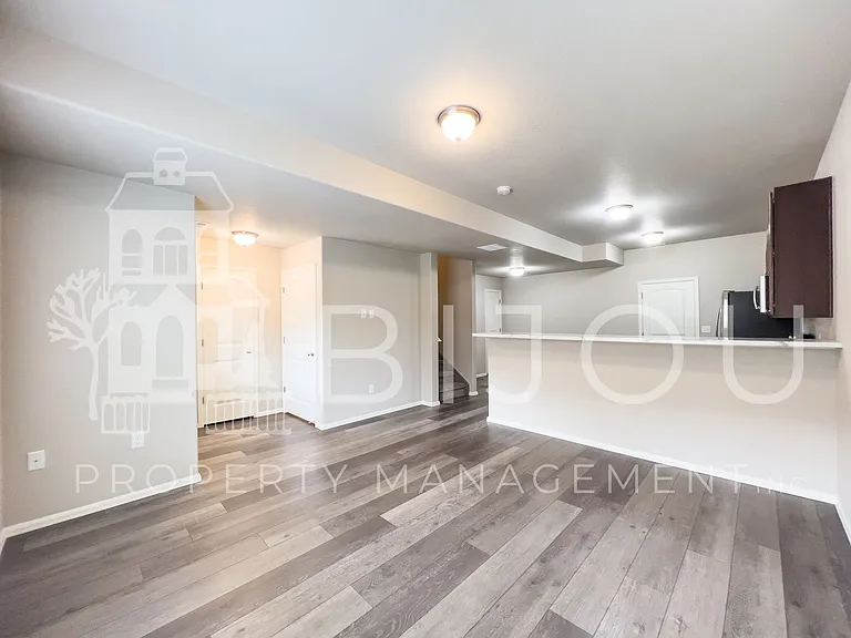 7661 Silver Larch Point — Photo 4