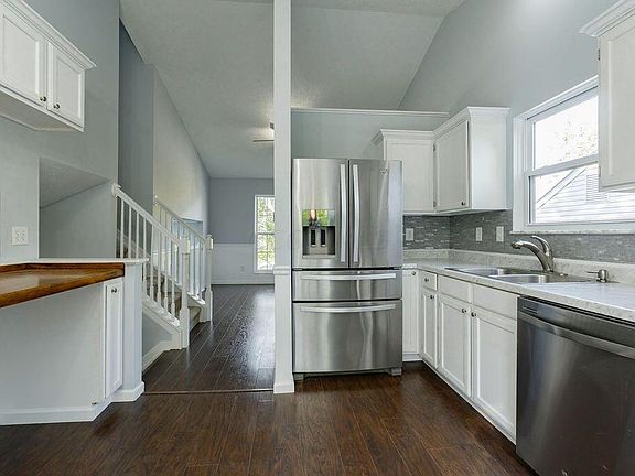 5th image of 2020 Manley Way