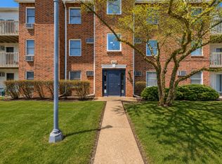 1332 Cunat Ct APT 2B, Lake In The Hills, IL 60156