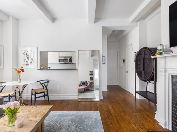 25 Fifth Avenue image 1 of 7