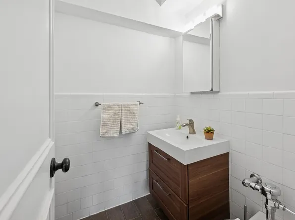 4525 Henry Hudson Parkway West image 9 of 10