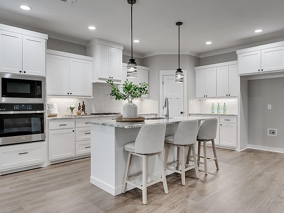 4th image of 2475 Wilmington Dr