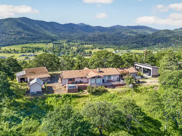 5245 Pioneer Rd, Medford, OR 97501