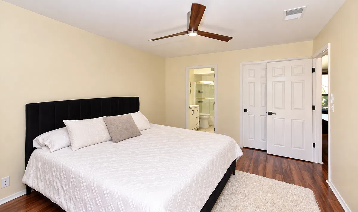2 bed, 2.0 bath, 920 sqft, $2,000 — Photo 2
