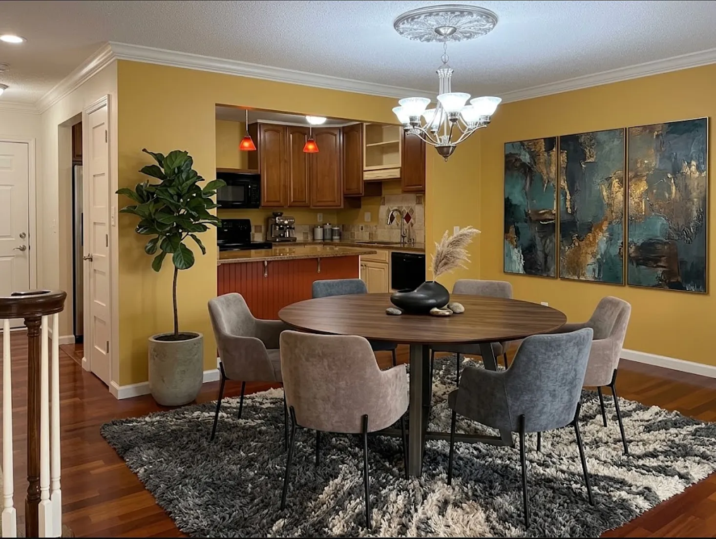 3 bed, 2100 sqft, $2,500 — Photo 4
