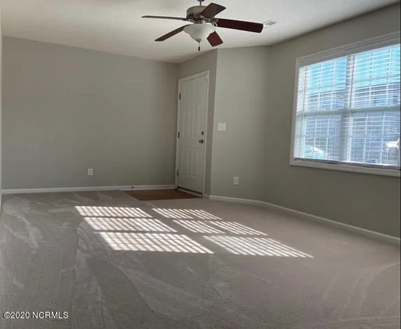 1201 Cross Creek Cir — Photo 2