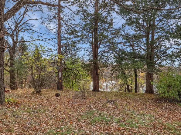 305 1st Ave SE, New London, MN 56273