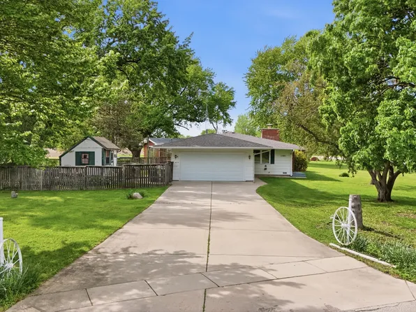 11N802 Win Haven Dr, Elgin, IL 60124