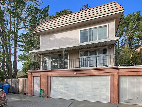 3rd image of 2032 Ascot Dr #C