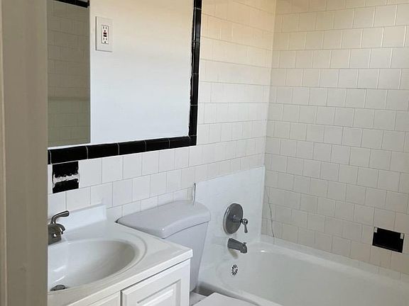 5th image of 25 Sanford Pl