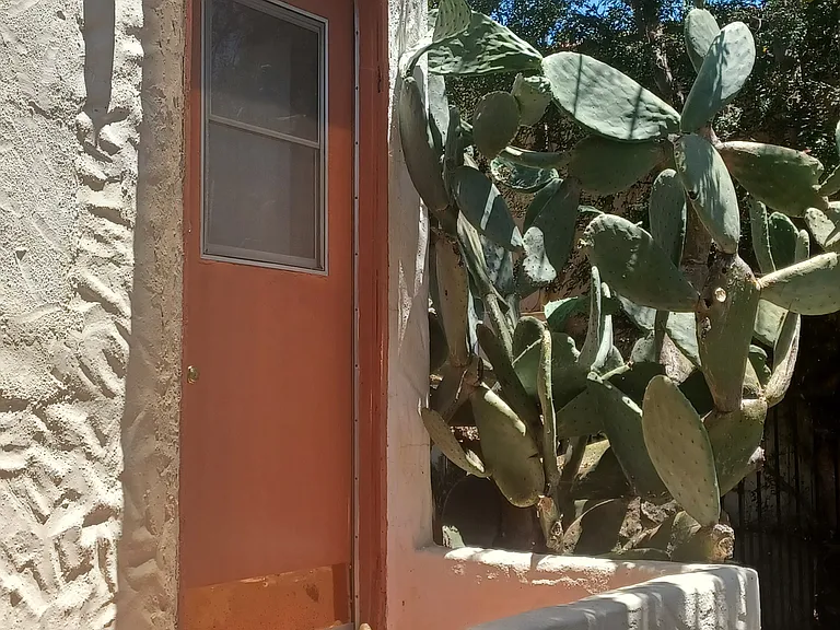 214 E Stocker St — Photo 32