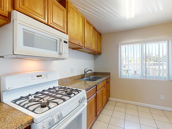 2nd image of 1440 Lincoln Ave #25