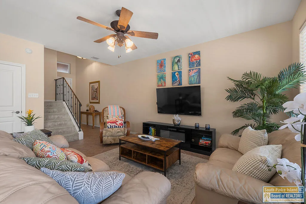 3 bed, 2.5 bath, 1736 sqft, $3,000 — Photo 3