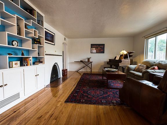 5th image of 3005 Mackland Ave NE
