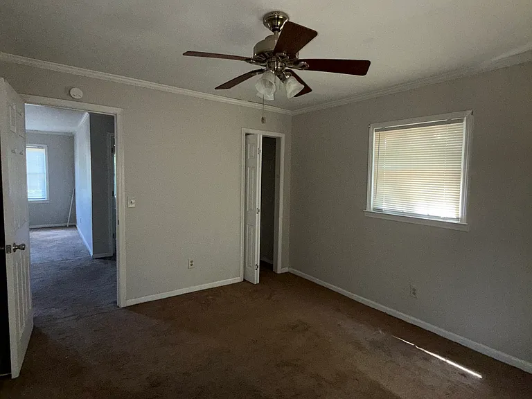 214 Dixon Cir — Photo 6