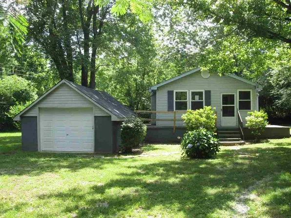 407 Bellbrook Dr, Athens, TN 37303