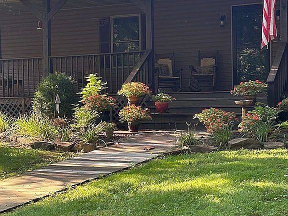 2nd image of 135 Lecomptes Bottom Rd