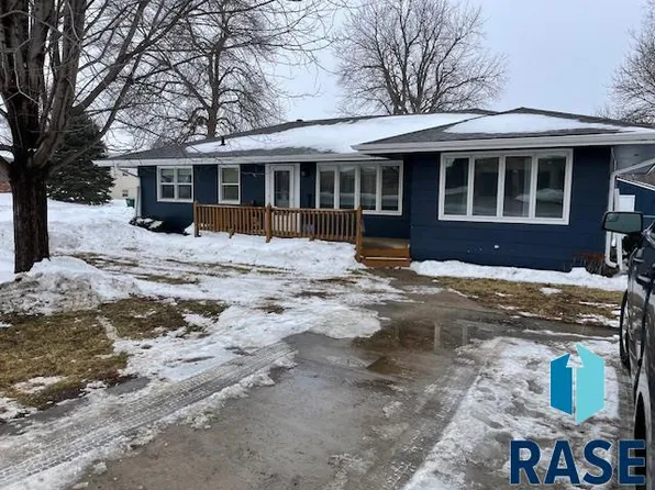 1011 Blaine St, Larchwood, IA 51241