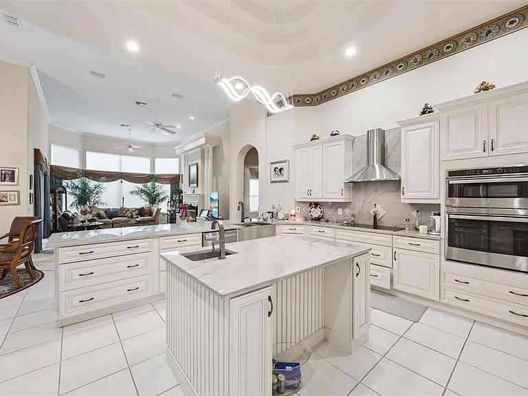 8742 Southern Breeze Dr — Photo 32