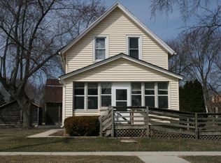 7404 Western Rd, Cedarburg, WI 53012