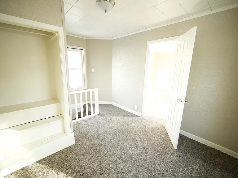 601 E 2nd Ave #4 — Photo 10