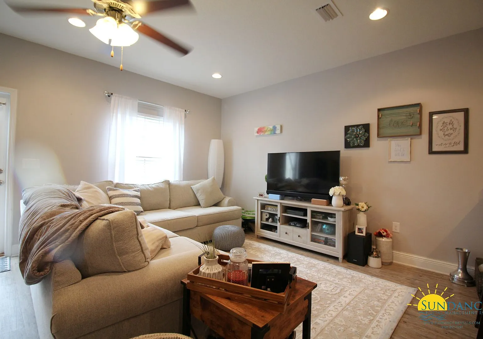 Magnificent 3 Bedroom Townhouse in Navarre! — Photo 4