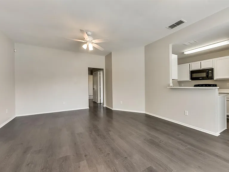 305 Kings Way Dr #A — Photo 9