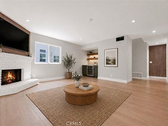 4th image of 2117 Grant Ave #1