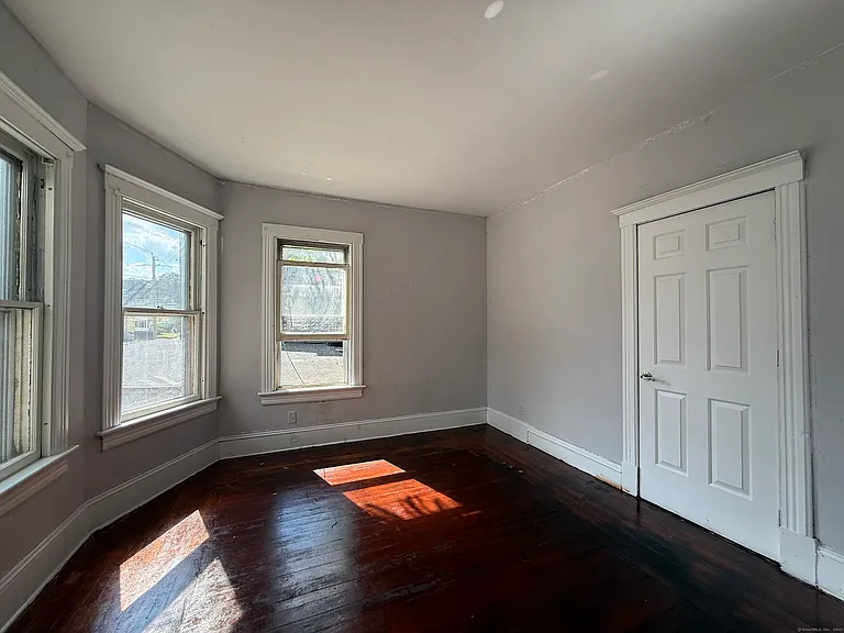 184 Fairview St #1 — Photo 3