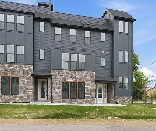 2nd image of 1108 Leland Ave